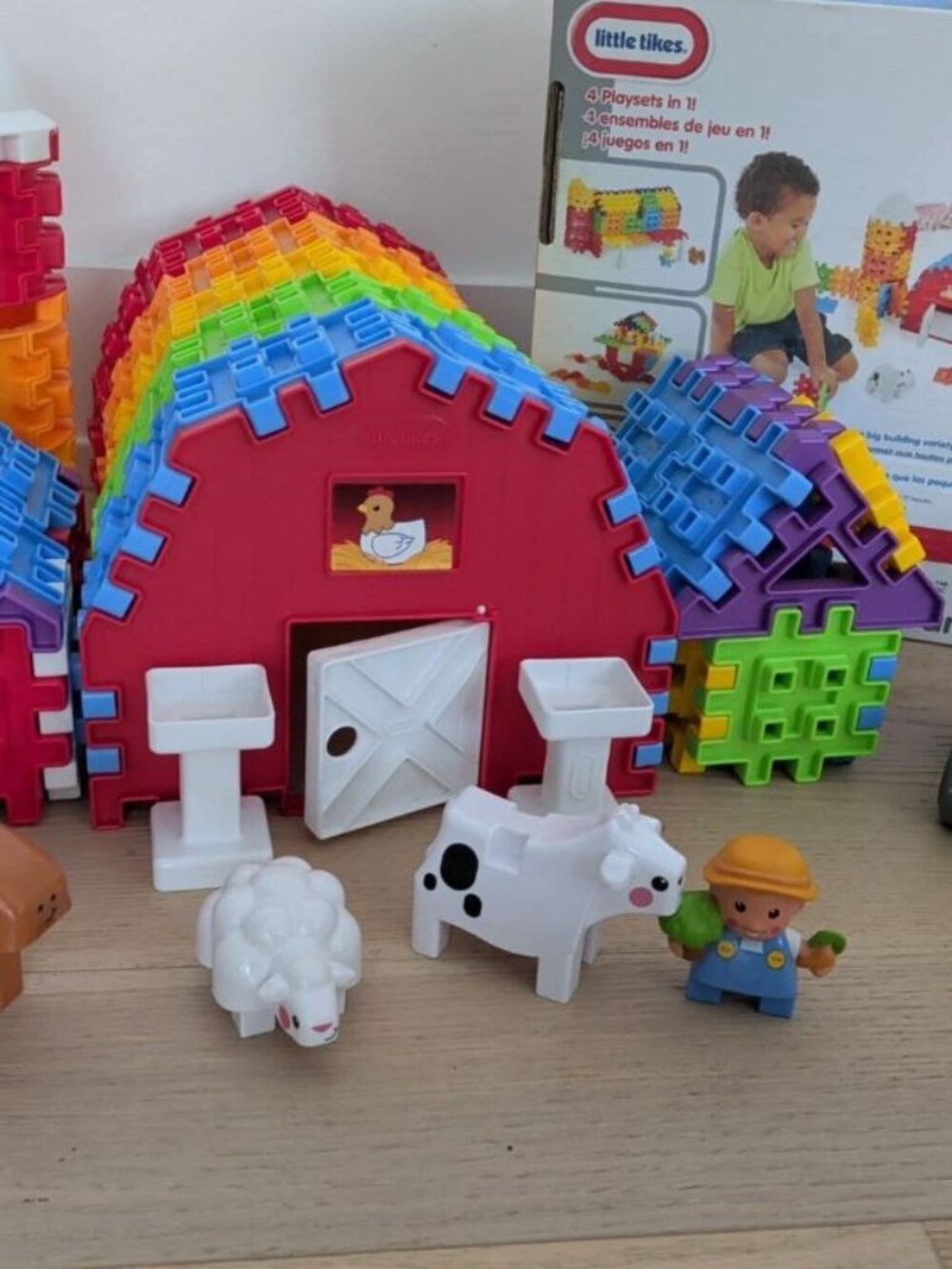 LITTLE TIKES WAFFLE BLOCS FARM FIGURES ANIMALS BARN FARMER 80 Pieces
